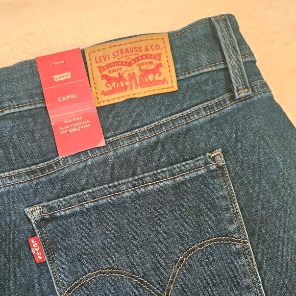 Levi's 311 Women's Capri Jeans Mid Rise Slim Through Hip & Thigh Size 18W NWT - Picture 2 of 6